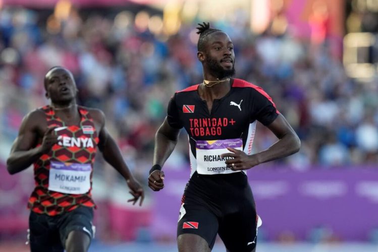 05_jereem_goes_golden_repeat_200m_final.jpg