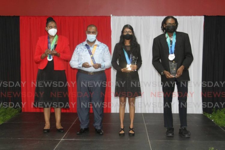 06_junior_athletes_awarded_celebration_excellence.jpg