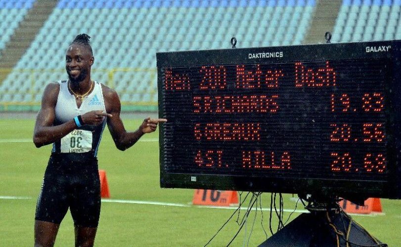09_richards_rewarded_indoor_gold.jpg