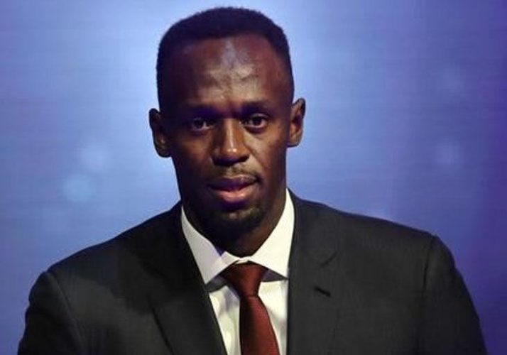 16_bolt_receive_lifetime_award.jpg