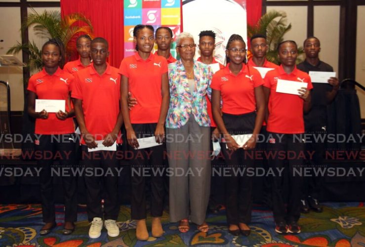 18_deon_lendore_bursary_support_junior_athletes.jpg