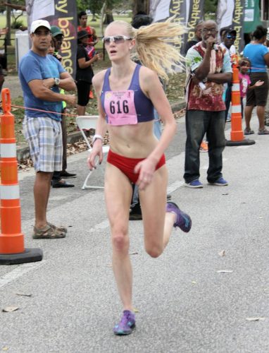 27_golden_holiday_welsh_runner_kiss_5k.jpg